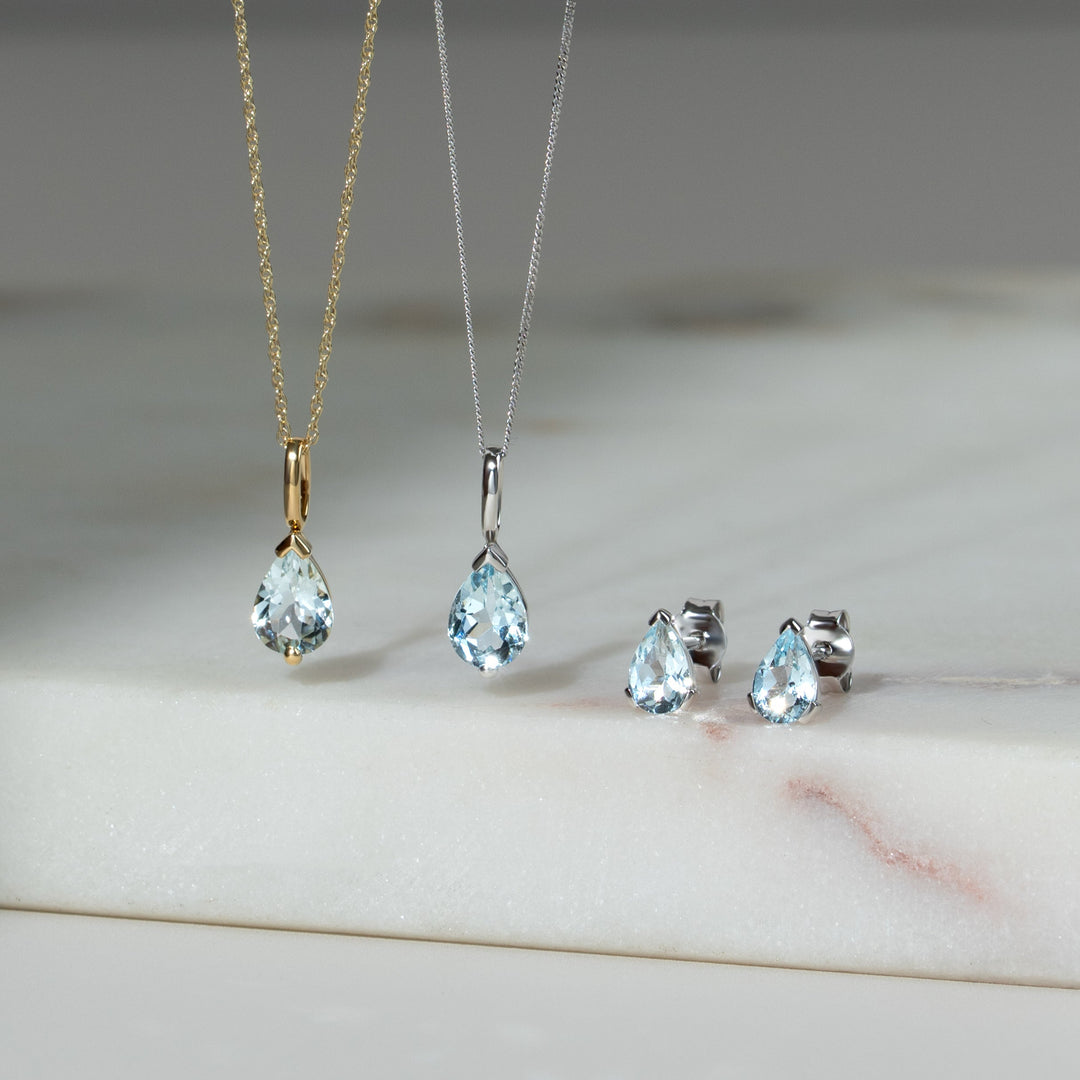 Juego clásico de aretes y colgantes con piedra única de aguamarina y pera en oro blanco de 9 quilates