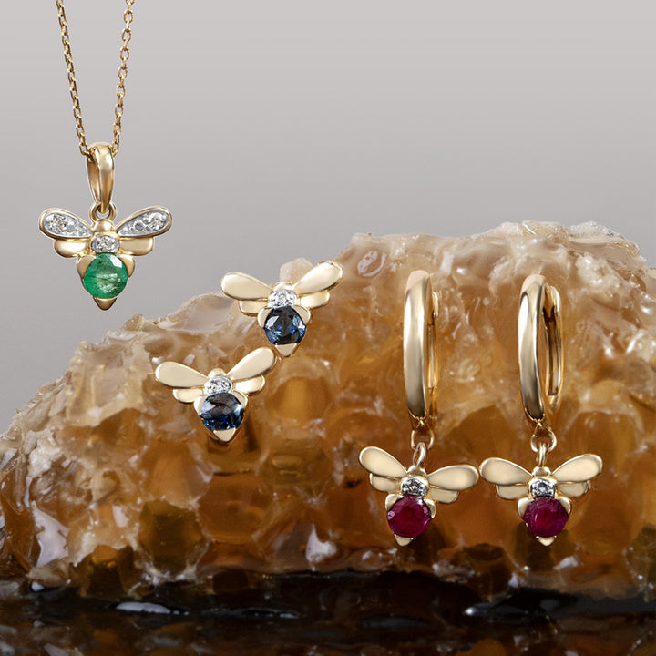 Aros con abejas, rubíes y diamantes inspirados en panales de abeja en oro amarillo de 9 quilates