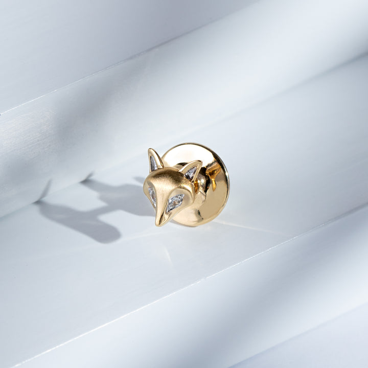 Pendientes de zorro con zafiro blanco y gardenia en oro amarillo de 9 quilates