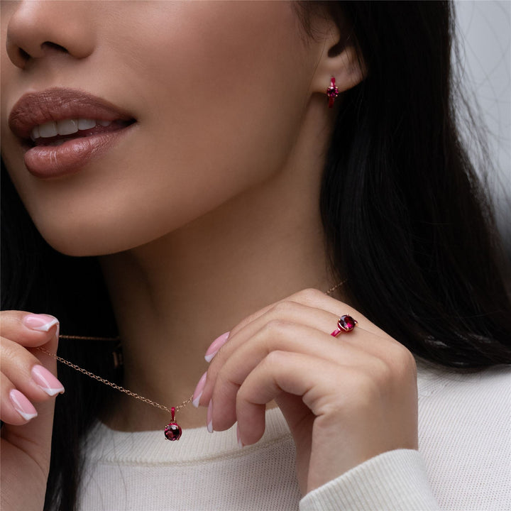 Pendientes de aro de rodolita redonda y esmalte rosa de Vals Siberiano en oro vermeil rosa