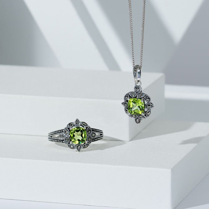 Anillo Art Déco de peridoto y marcasita en plata de ley