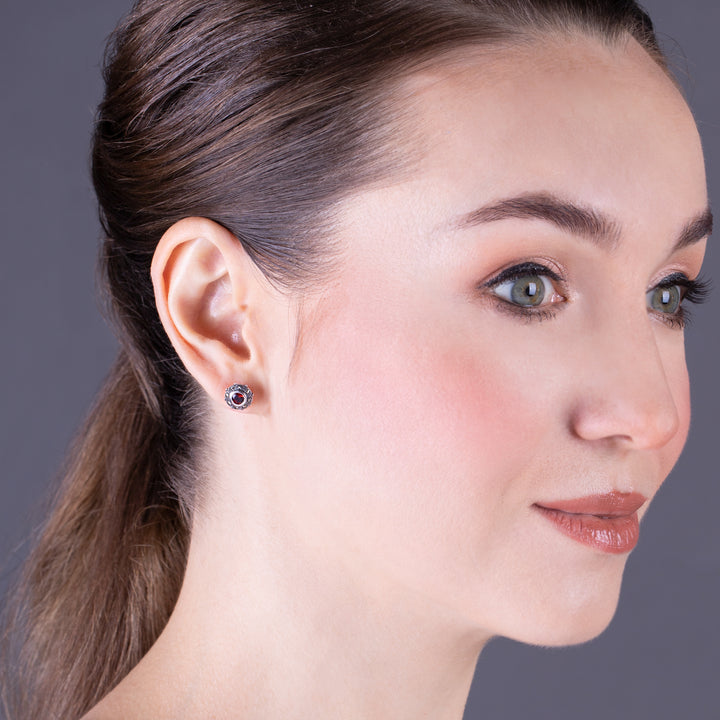 Aretes redondos estilo Art Nouveau con flores de granate y marcasita en plata de ley 925