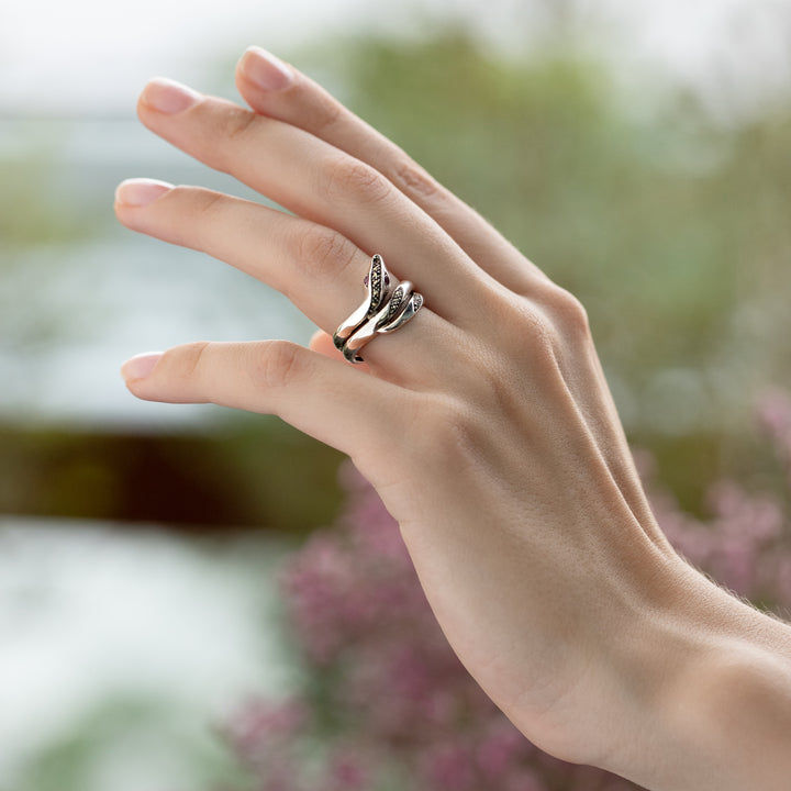 Anillo de serpiente de marcasita y rubí redondo estilo Art Nouveau en plata de ley 925
