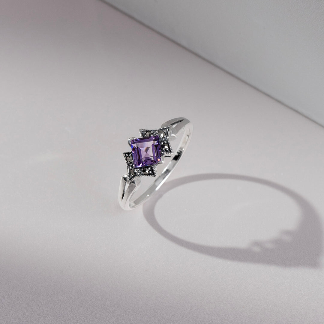 Anillo estilo Art Deco con amatista cuadrada y marcasita en plata de ley 925