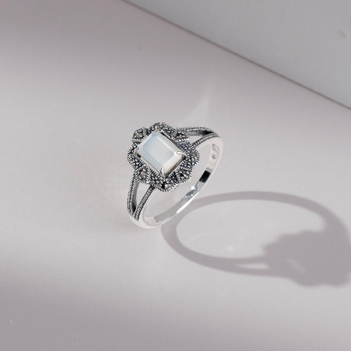 Anillo estilo Art Déco de nácar baguette y marcasita en plata de ley 925