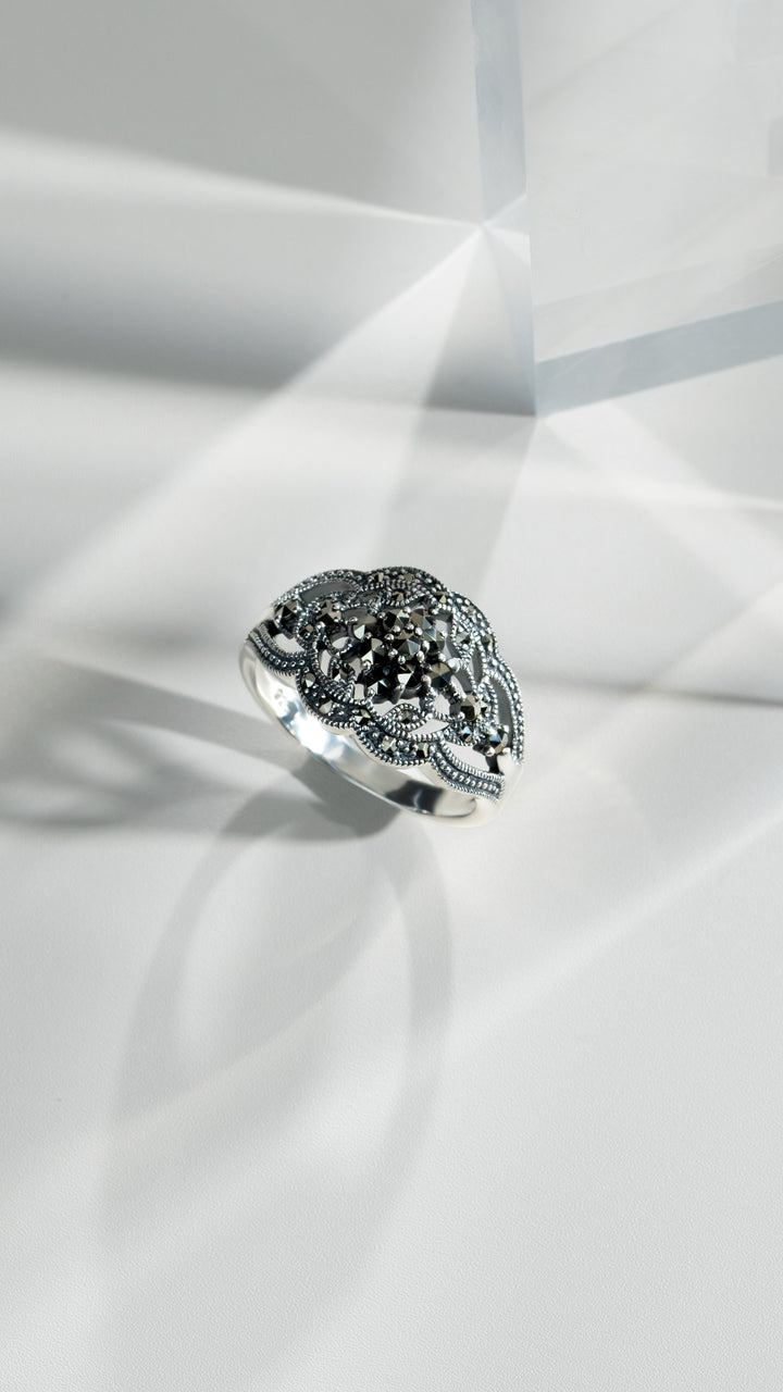 Anillo de racimo redondo de marcasita estilo Art Nouveau en plata de ley 925
