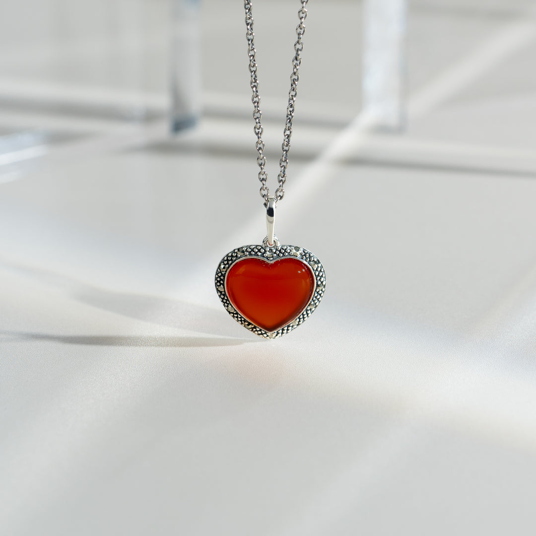 Colgante de corazón estilo Art Déco con cornalina y marcasita Halo Love Heart en plata de ley 925