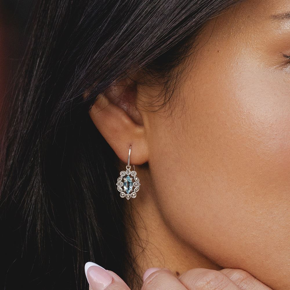Pendientes colgantes de topacio azul marquesa y marcasita estilo art déco en plata de ley
