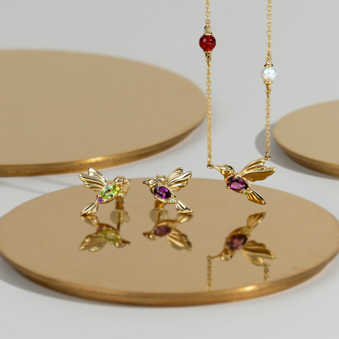 Pendientes de colibrí de peridoto y rodolita desiguales ECFEW™ Creator en plata de ley chapada en oro