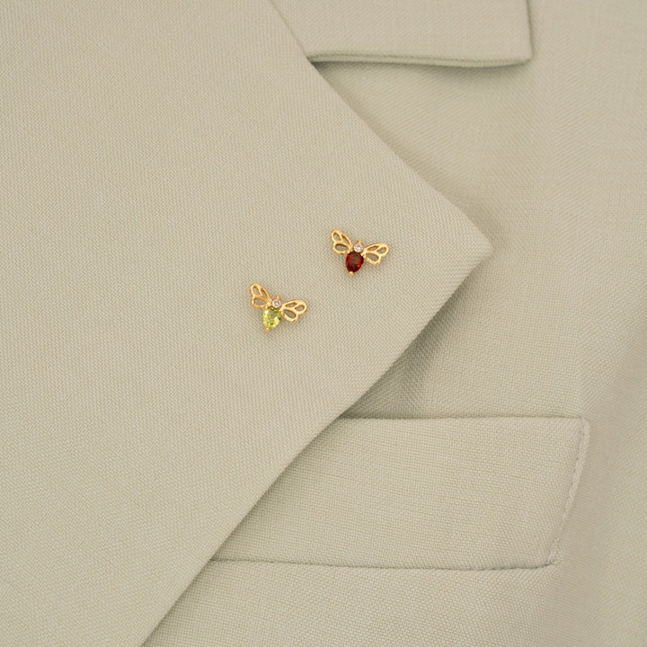 Honeycomb Art Nouveau Pear Shape Garnet and Diamond Bee Pin in 9ct Yellow Gold
