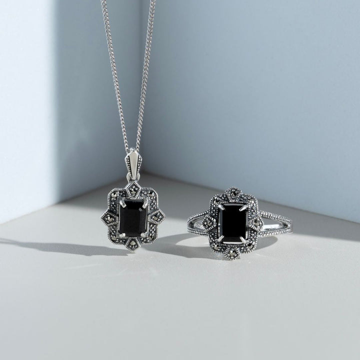 Anillo estilo Art Déco con espinela negra baguette y marcasita en plata