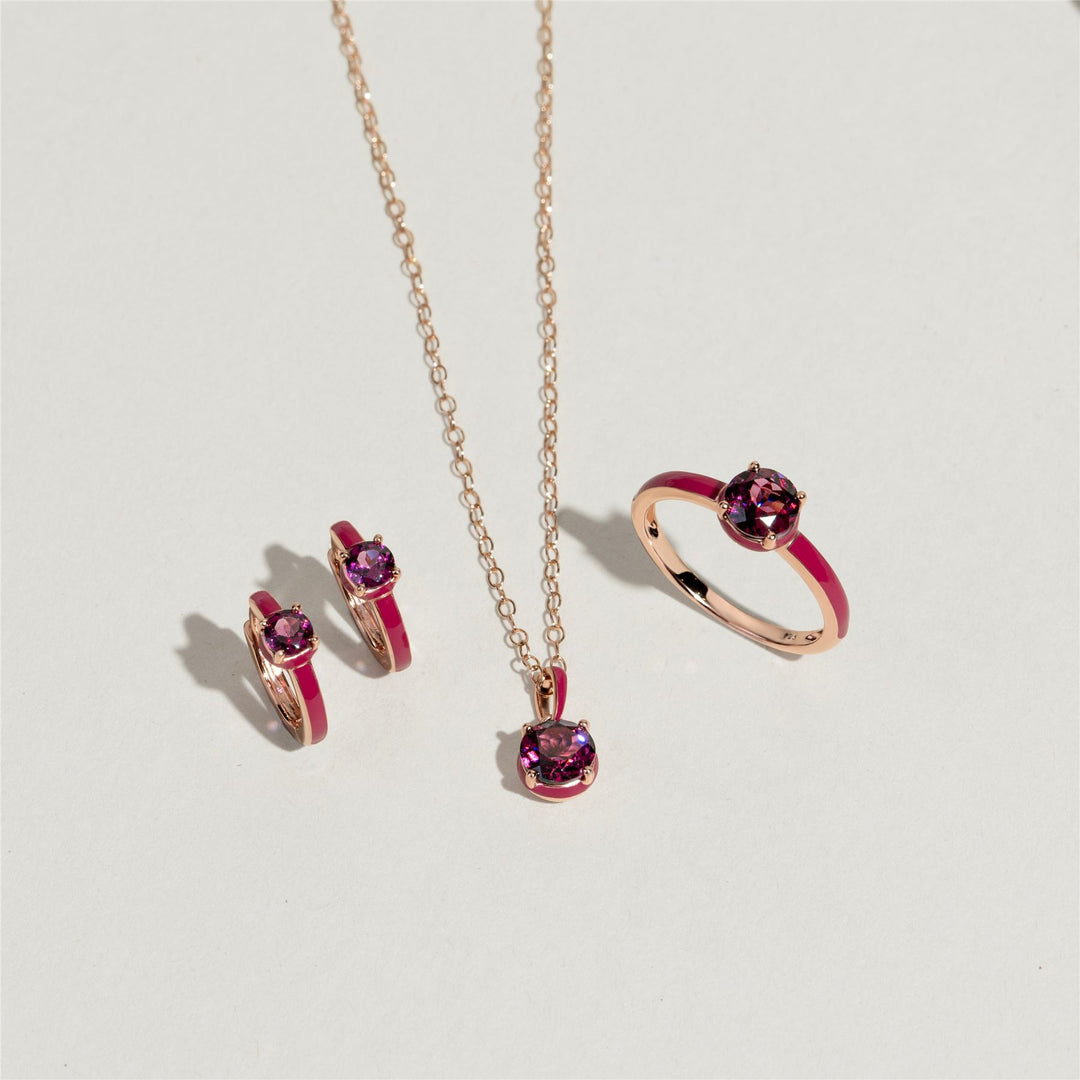 Collar con colgante de rodolita redonda y esmalte rosa de Vals Siberiano en oro vermeil rosa
