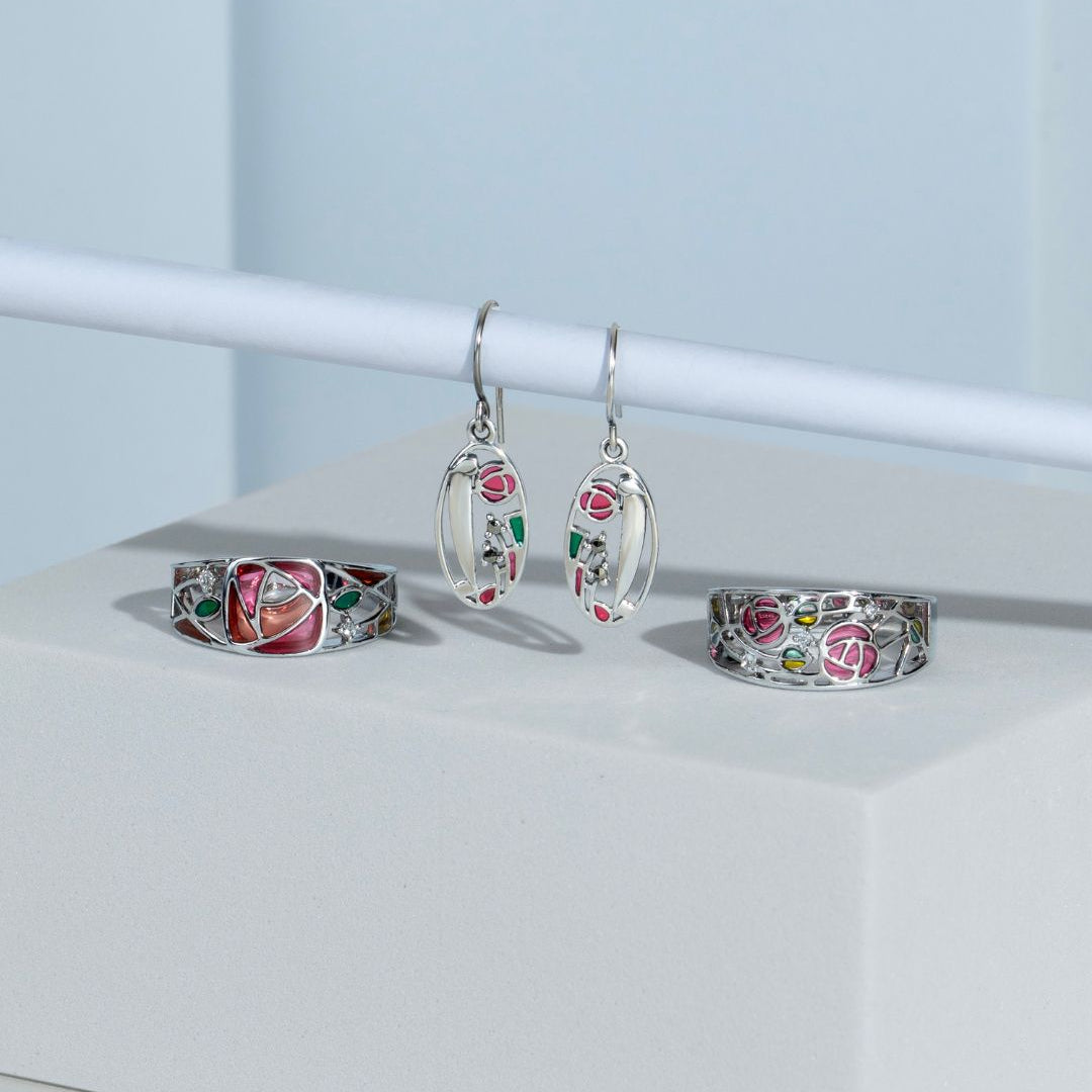 Rennie Mackintosh Anillo redondo de topacio blanco con rosa de Glasgow en plata de ley 925