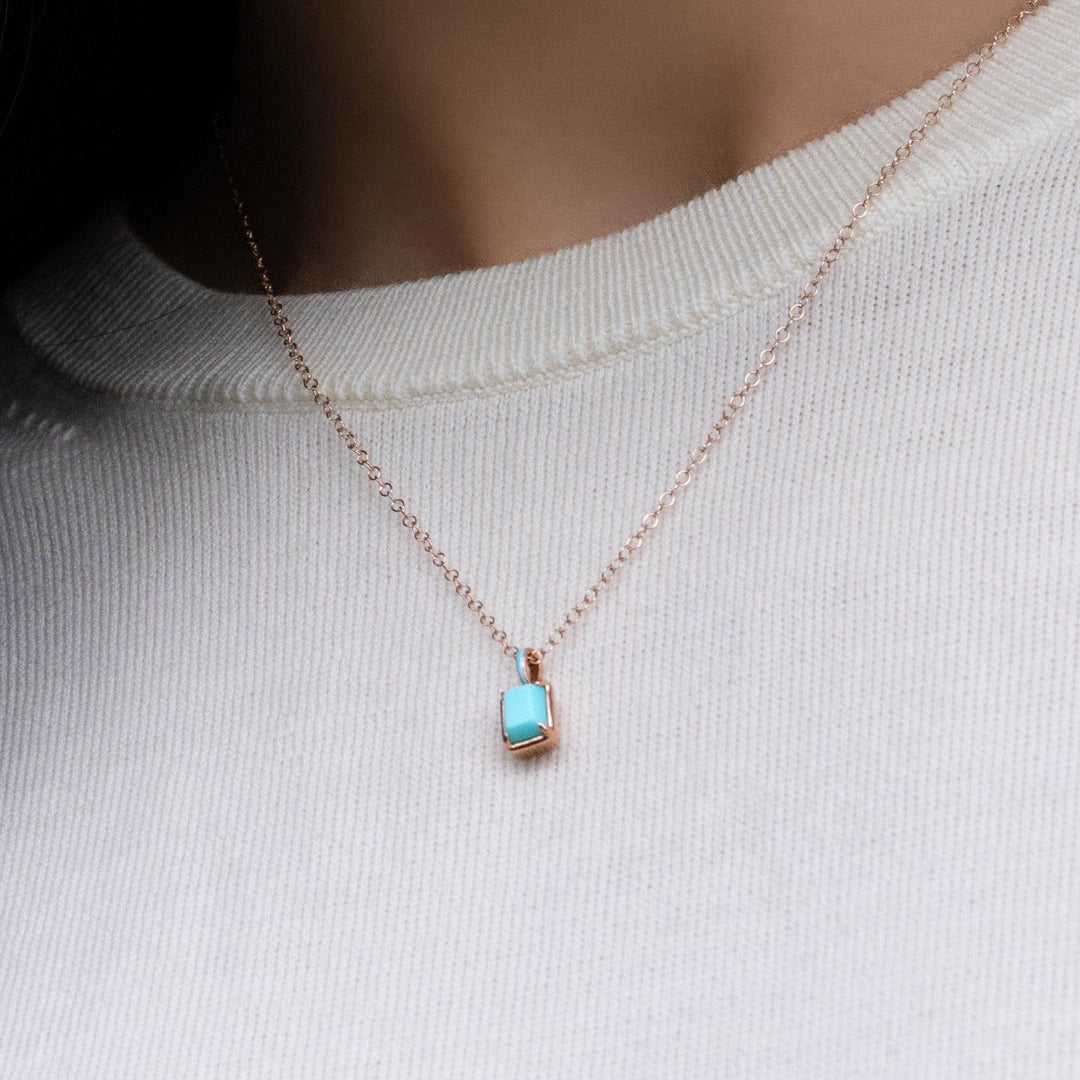 Collar con colgante de turquesa octogonal y esmalte azul de Vals Siberiano en oro vermeil rosa