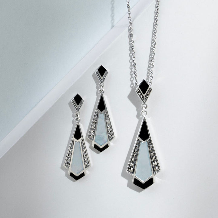 Aretes colgantes estilo art déco con cabujón de ónix negro, nácar y marcasita en plata de ley 925