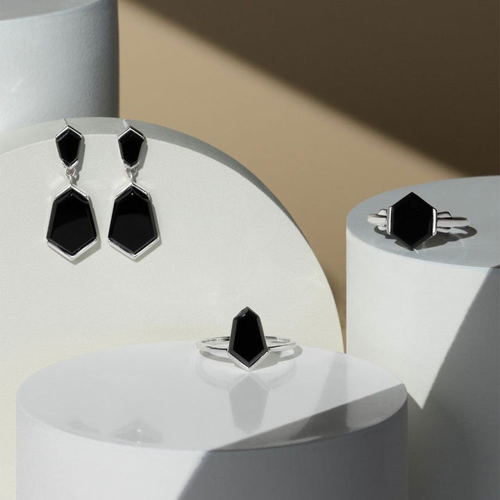 Anillo de ónix negro con diseño hexagonal Grand Deco en plata de ley