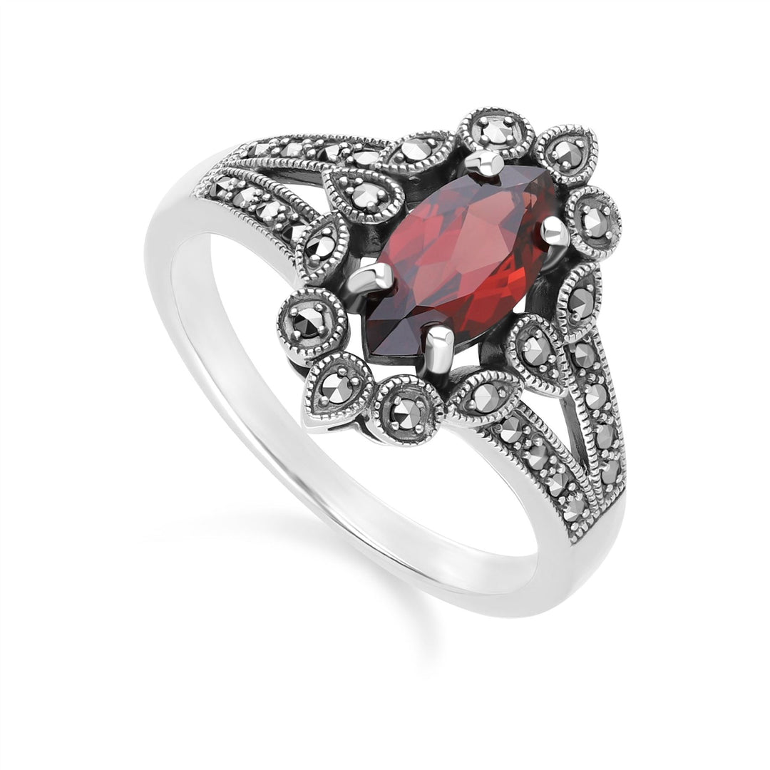 Anillo estilo Art Déco con granate marquesa y marcasita en plata de ley