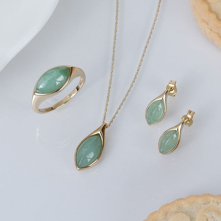 Anillo clásico de jadeíta verde marquesa en oro amarillo de 9 quilates