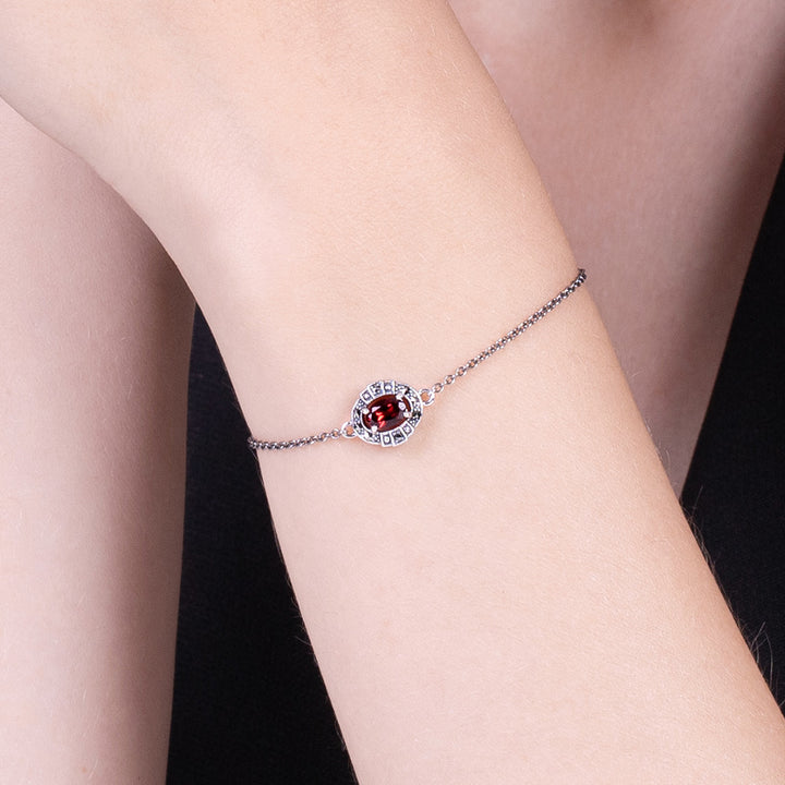 Brazalete de racimo ovalado de granate y marcasita estilo Art Déco