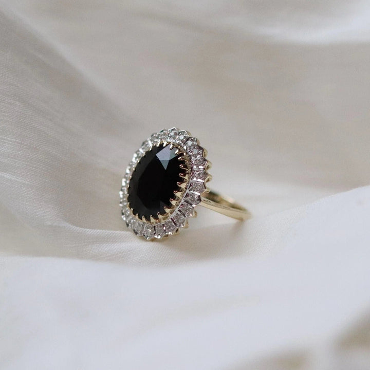 classic-dark-sapphire-diamonds-luxe-ring-in-9ct-gold-10947 side