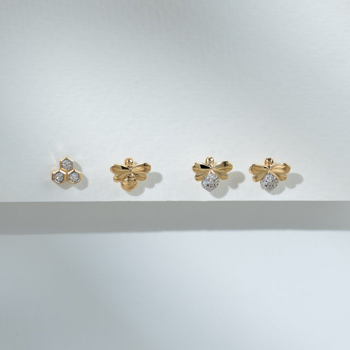 Aretes de abeja de diamantes no coincidentes inspirados en panal en oro amarillo de 9 quilates
