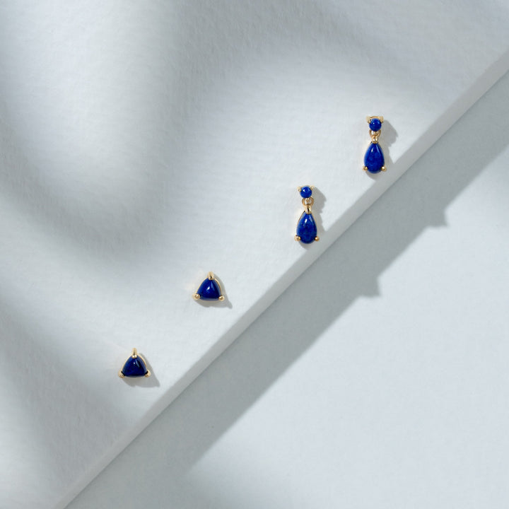 Aretes colgantes clásicos de pera y lapislázuli en oro amarillo de 9 quilates