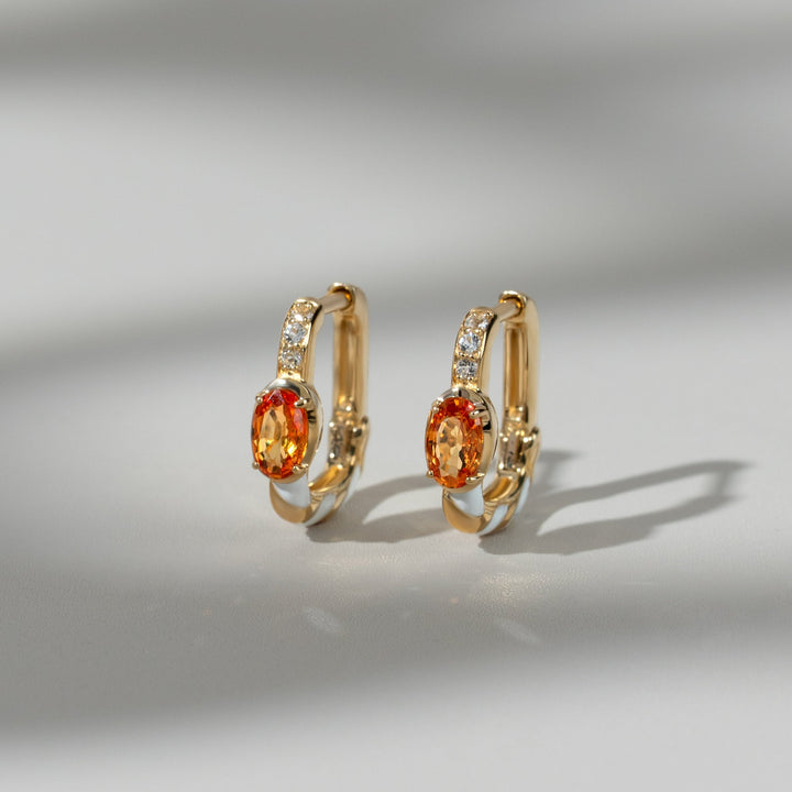 Aretes tipo argolla con topacio siberiano y zafiro naranja en oro de 9 quilates