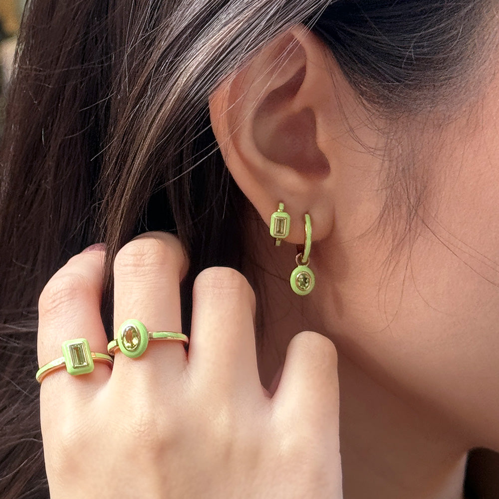 siberian-waltz-green-enamel-oval-peridot-ring-in-rose-gold-plated-sterling-silver-253r710505925 on model