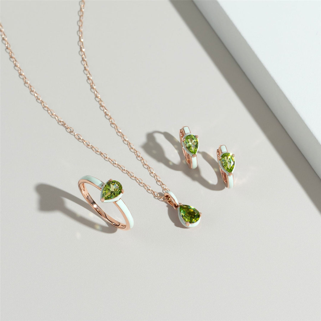 Anillo de esmalte verde y peridoto pera de Vals Siberiano en oro vermeil rosa