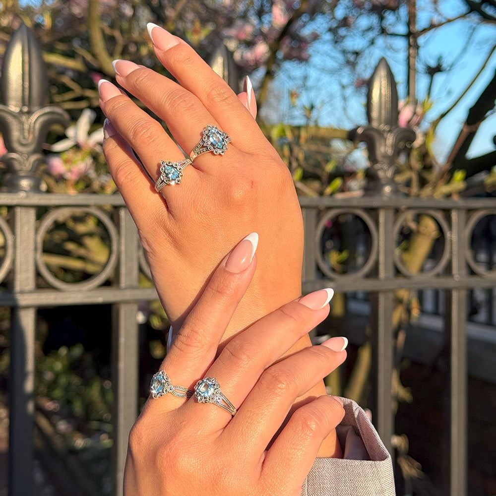 Anillo de topacio azul ovalado y marcasita estilo Art Déco en plata de ley