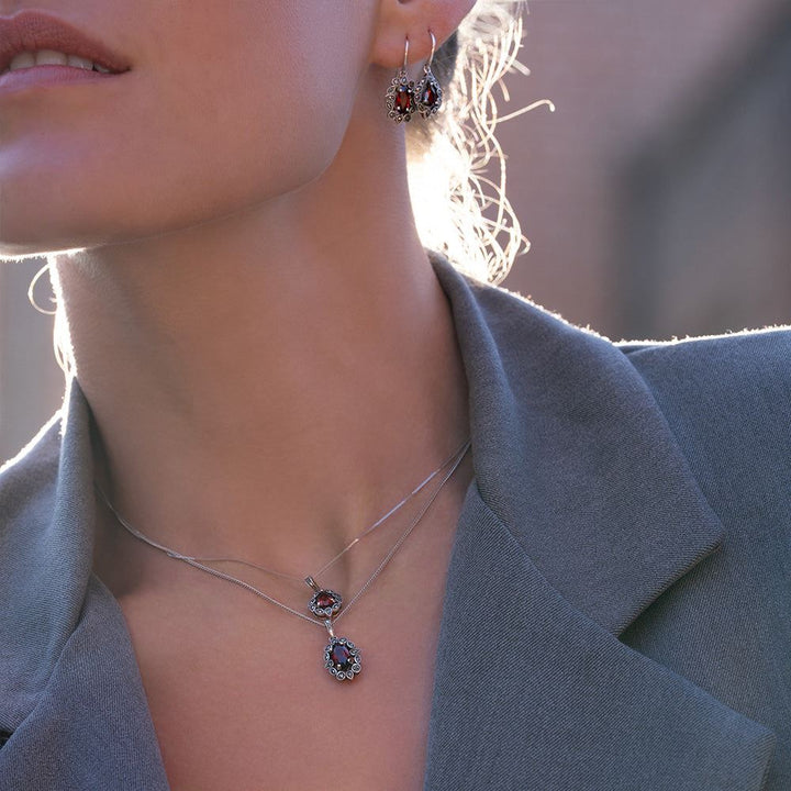 Collar con colgante de granate pera y marcasita estilo Art Déco en plata de ley