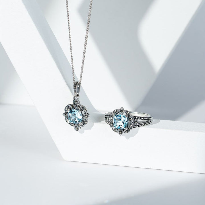 Collar con colgante de topacio azul y marcasita estilo cojín estilo Art Déco en plata de ley