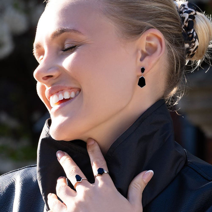 Anillo de ónix negro con diseño hexagonal Grand Deco en plata de ley
