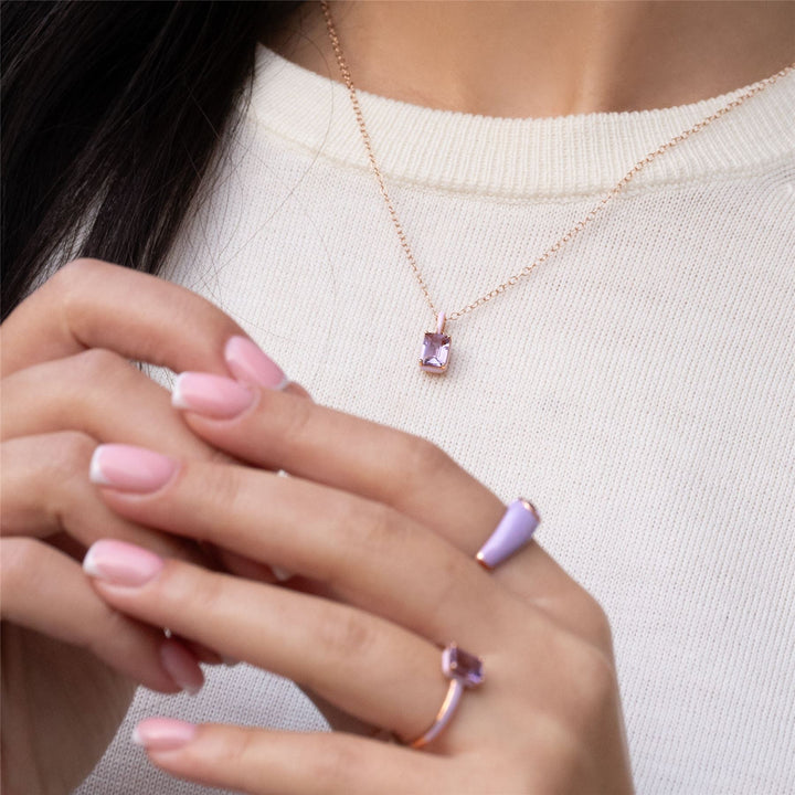 Collar con colgante de amatista octagonal y esmalte violeta de Vals Siberiano en oro vermeil rosa
