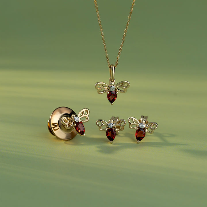 Honeycomb Art Nouveau Pear Shape Garnet and Diamond Bee Pin in 9ct Yellow Gold