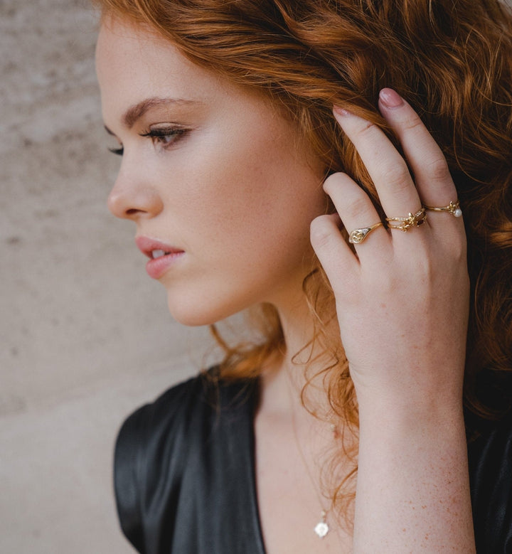 133R9497019 ECFEW™ White Topaz Fleur De Lis Wishbone Ring In 9ct Yellow Gold 2